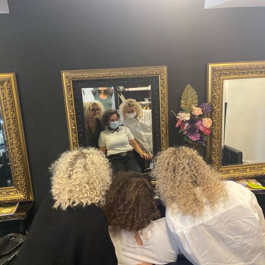Baroque #beograd Uvijanje, lokne i talasi Afro lokne - kosa srednje dužine