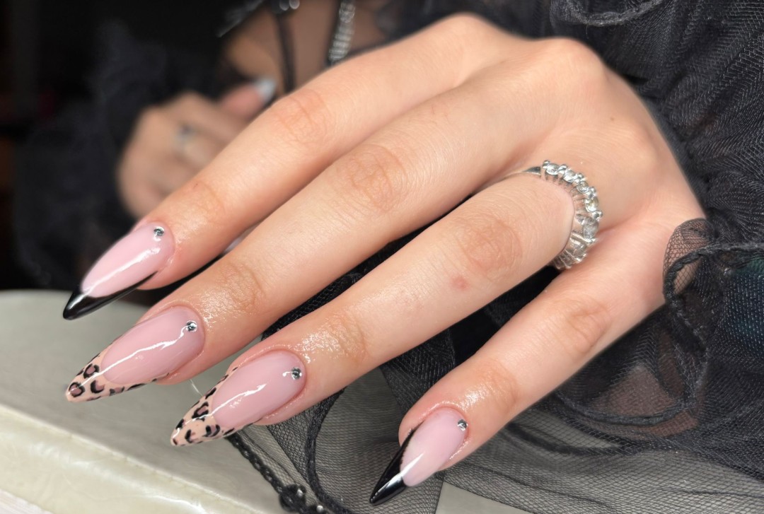 Mango beauty studio #novisad Izlivanje noktiju Izlivanje noktiju gelom - L dužina