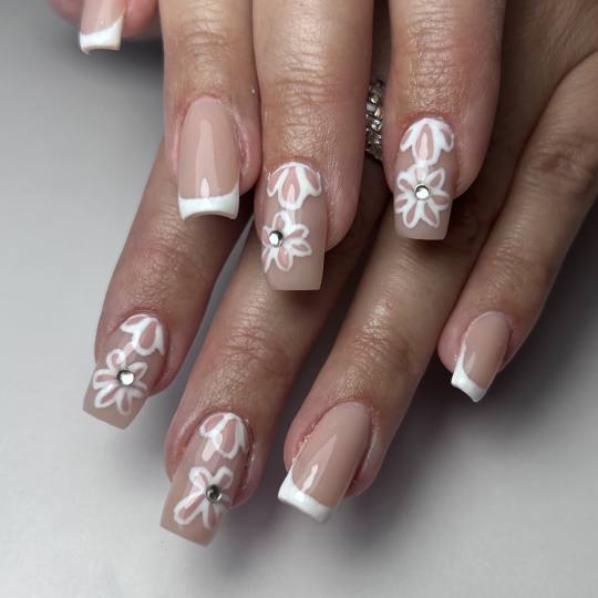 Ena beauty studio #nis Izlivanje noktiju Izlivanje noktiju gelom - L dužina