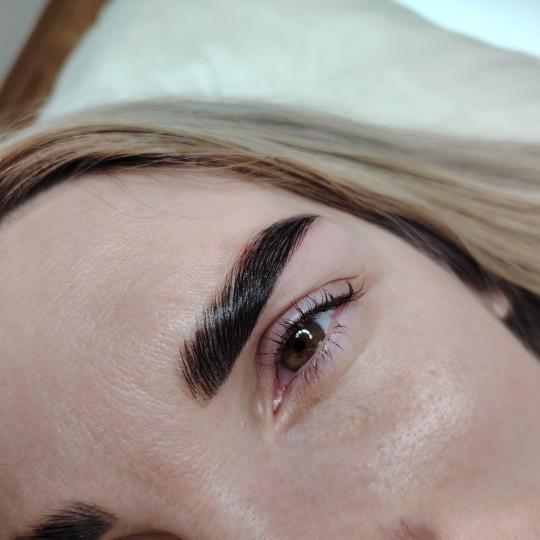 Bellezza Atelier #beograd Puder obrve se rade mašinicom i daju puderast efekat, bez tamnih i jakih 