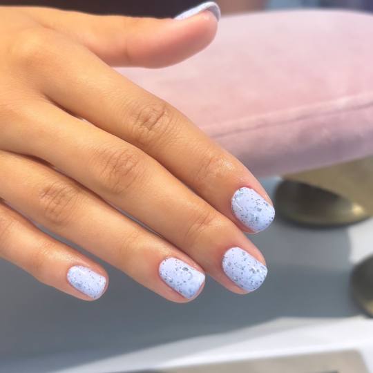 aBeauty Salon Lepote #beograd Manikir Ruski manikir + gel lak Želite li osvežiti svoj izgled i dod