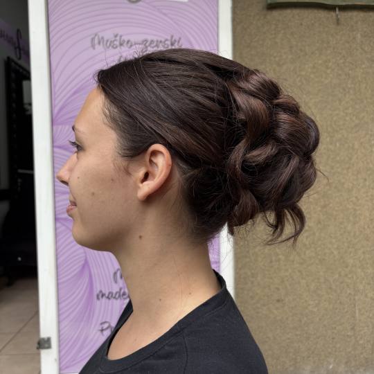 Beauty studio S #novisad Svečane i frizure za svadbu Svečana frizura - duga kosa