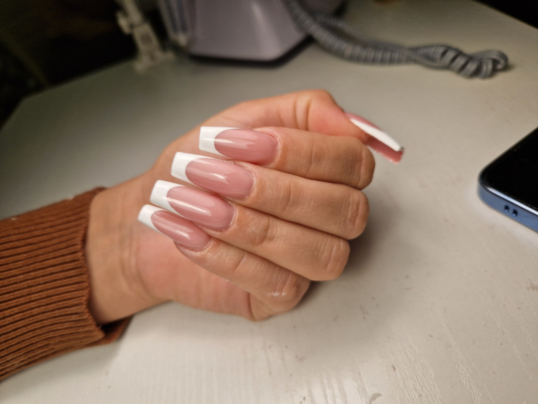 Butik Lepote #beograd Izlivanje noktiju Izlivanje noktiju gelom boja ili frenc + aparatni manikir - XL dužina