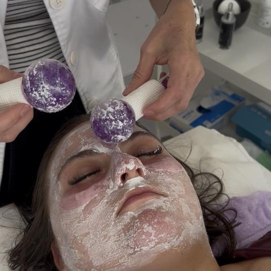 Sandra estetik studio #beograd Tretman lica Higijenski tretman lica ✨ Temeljno, stručno i sa pose