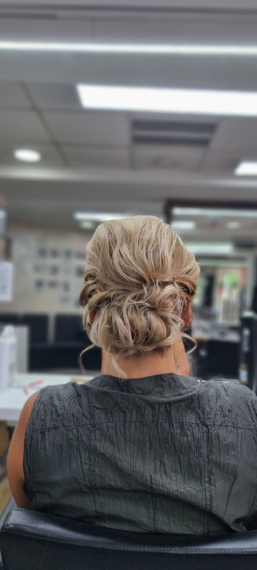 Royal Cut by Pro Cut #beograd Svečane i frizure za svadbu Svečana frizura - jednostavna