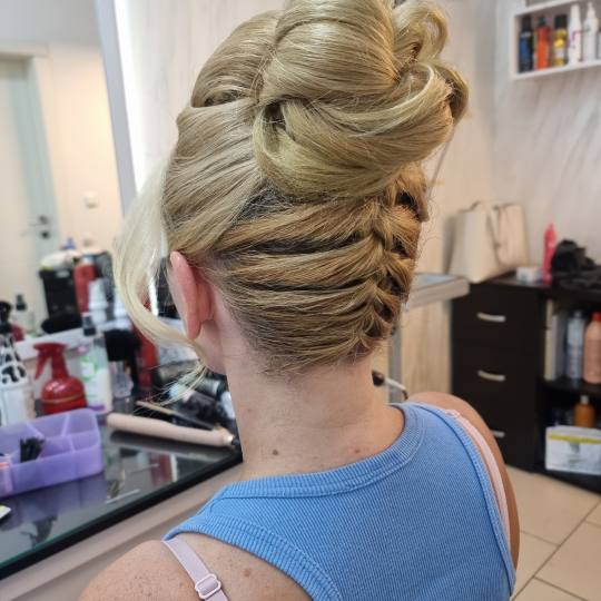 Studio Slavica - Cale #krusevac Svečane i frizure za svadbu Svečana frizura - jednostavna