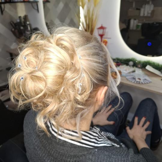 Slavica #beograd Svečane i frizure za svadbu Svečana frizura - duga kosa pundje