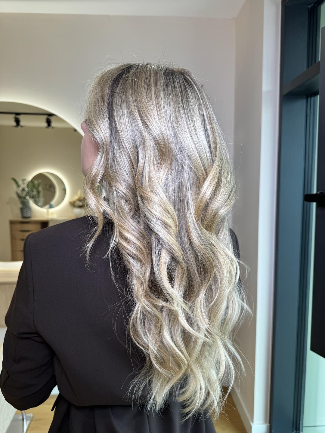 Feniranje na ravno / lokne - ekstra duga kosa - Studio Kristina Jovanović, Beograd Feniranje i stilizovanje Frizerski saloni Feniranje i stilizovanje, Beograd, Zvezdara