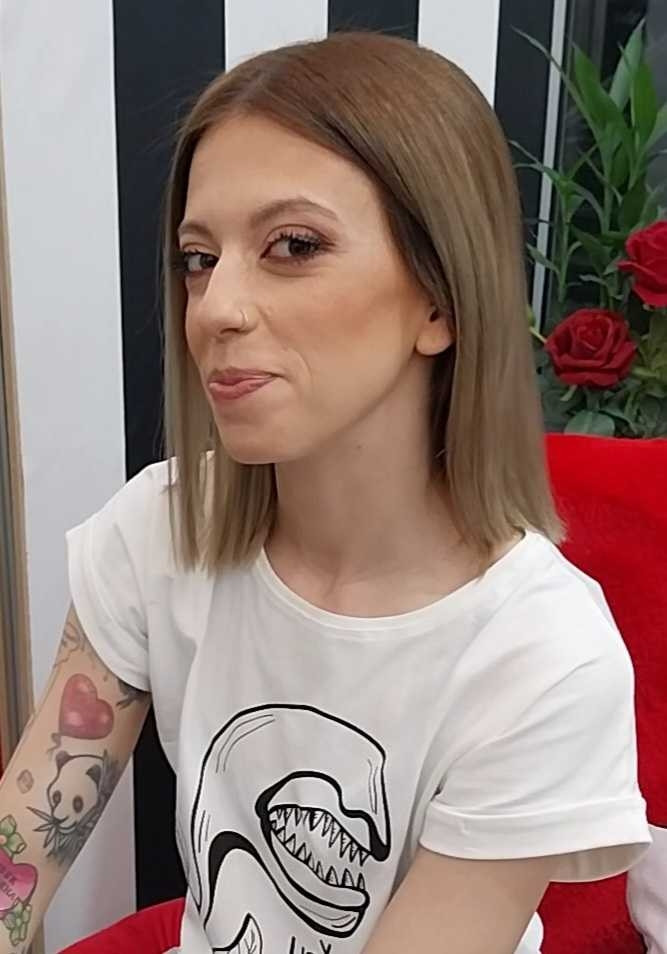 New look by Vesna #beograd Feniranje i stilizovanje Feniranje na ravno / lokne - kosa srednje dužine