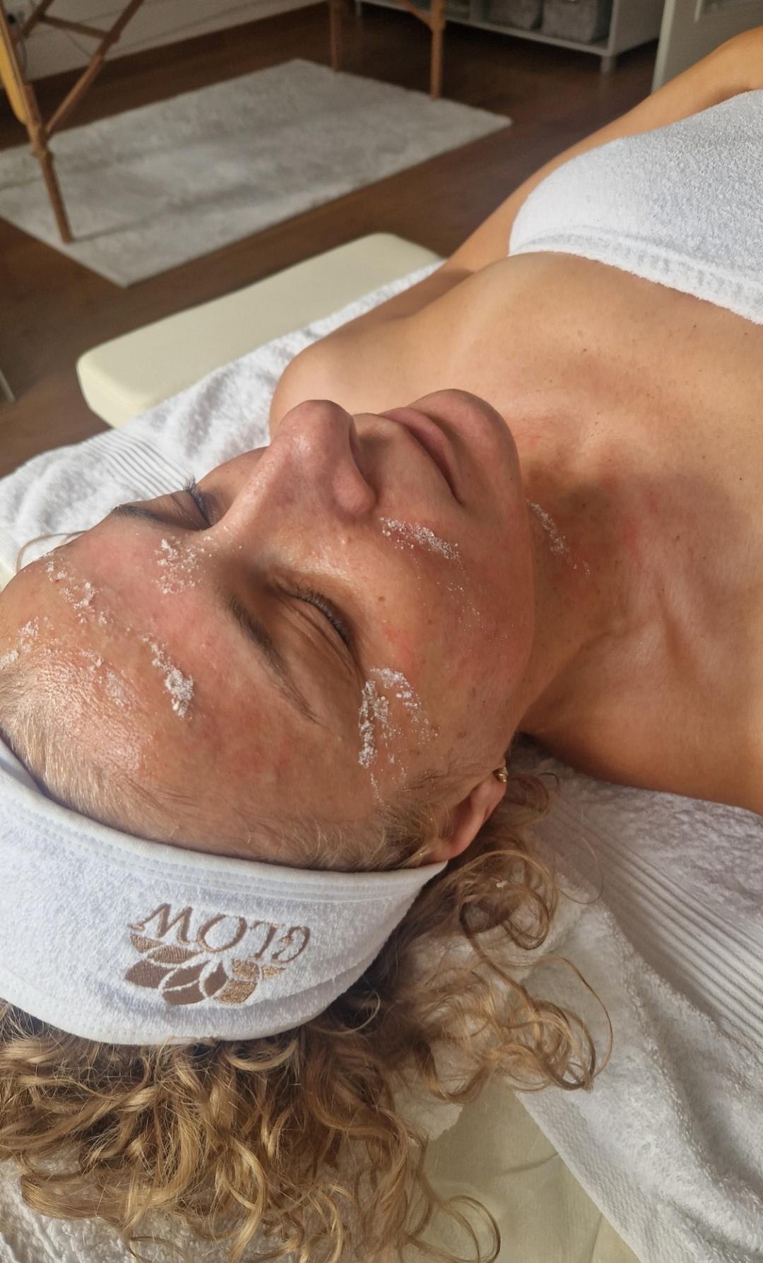 Dermapen - lice + vrat + dekolte - Glow Holistic Studio, Beograd Dermaroler i dermapen Lice Dermaroler i dermapen, Beograd, Novi Beograd blokovi, Belville, Savski kej