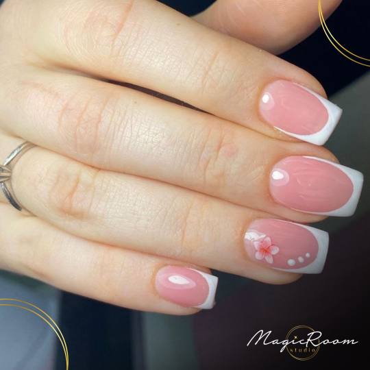 Studio Magic Room #beograd Izlivanje noktiju Izlivanje noktiju gelom - M dužina