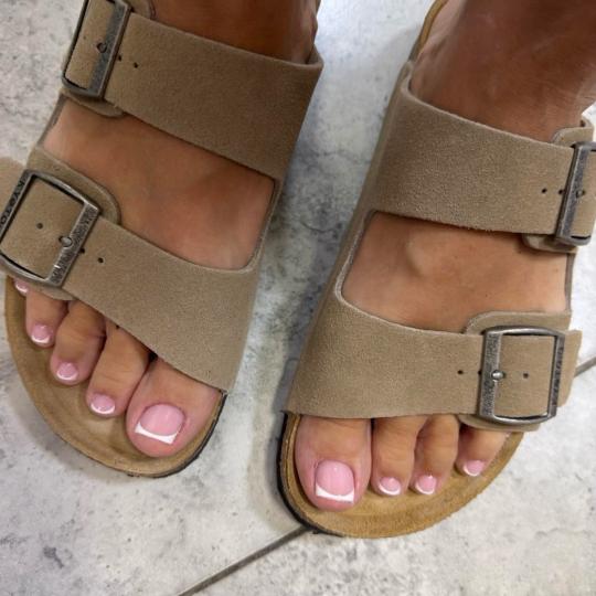 Sneža Nails #beograd Estetski pedikir Estetski pedikir + rubber baza