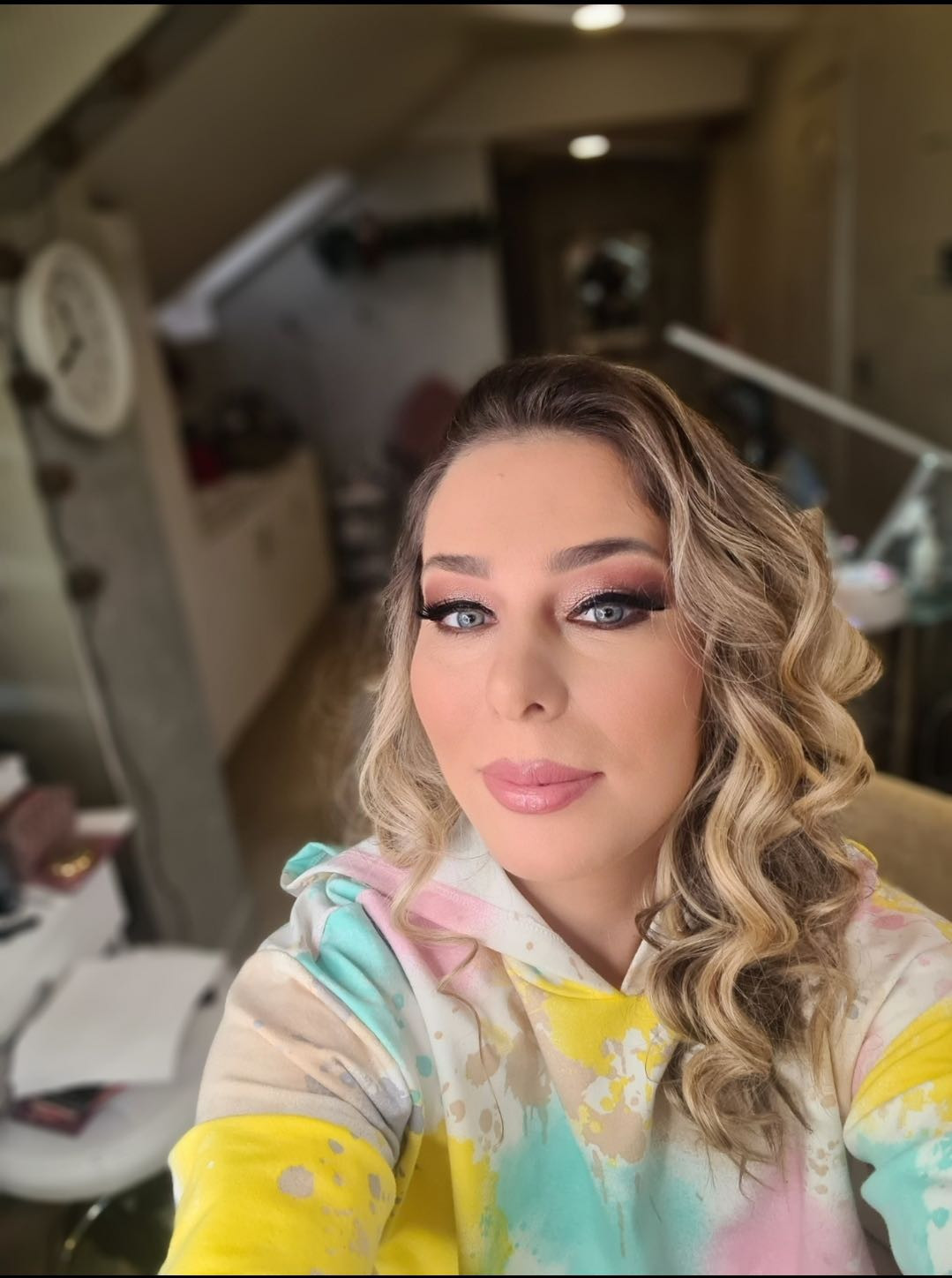 Feniranje na ravno / lokne - duga kosa - Bibi beauty centar, Beograd Feniranje i stilizovanje Frizerski saloni Feniranje i stilizovanje, Beograd, Banovo brdo