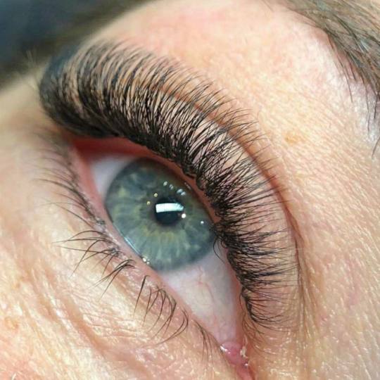 Right Beauty #beograd Nadogradnja trepavica Nadogradnja trepavica - ruski volumen 5D - 8D