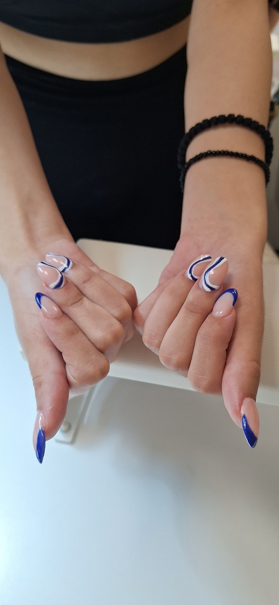 Monstera beauty salon #beograd Izlivanje noktiju Izlivanje noktiju gelom - L dužina noktiju