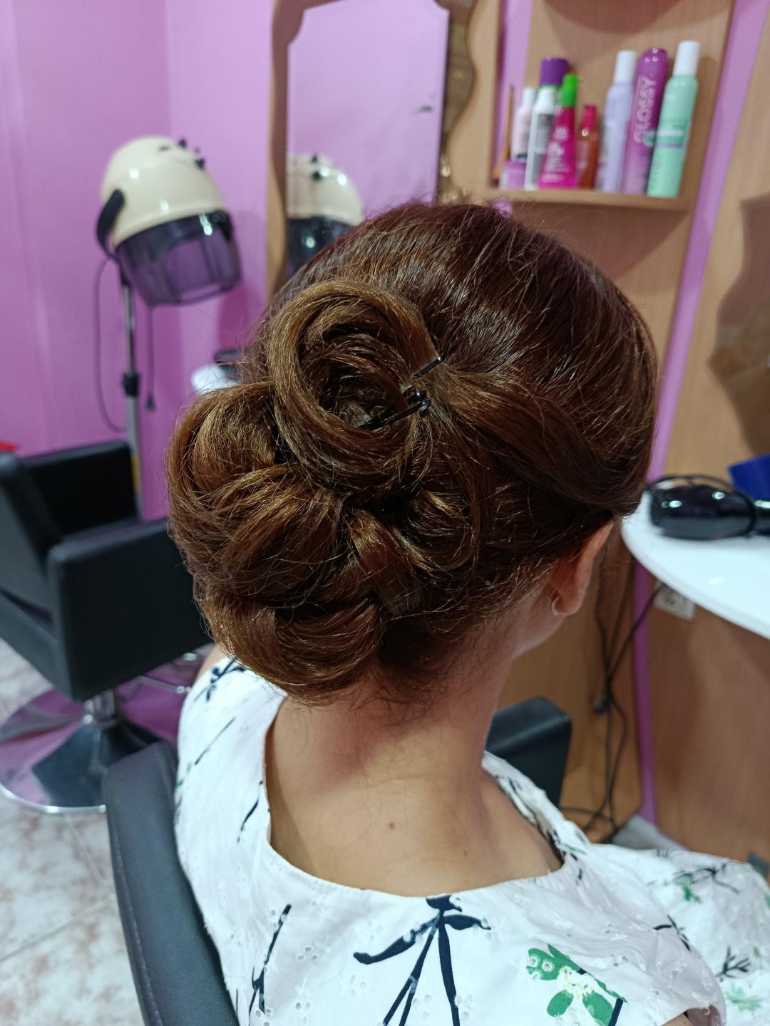 Punđa - duga kosa (preko ramena) - Nataly Trend Studio, Novi Sad Pletenice, kike, punđe Frizerski saloni Pletenice, kike, punđe, Novi Sad, Rotkvarija, Podbara, Salajka