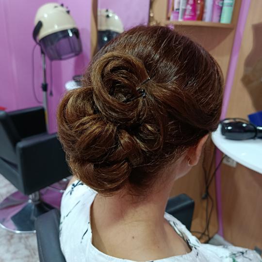 Nataly Trend Studio #novisad Pletenice, kike, punđe Punđa - duga kosa (preko ramena) Frizerski sal