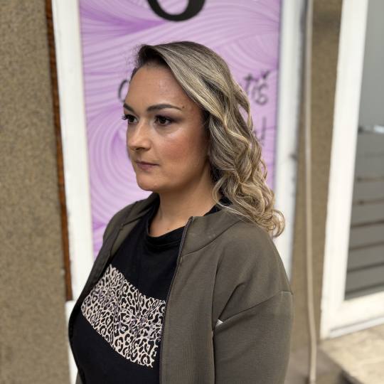 Beauty studio S #novisad Svečane i frizure za svadbu Svečana frizura - kosa srednje dužine