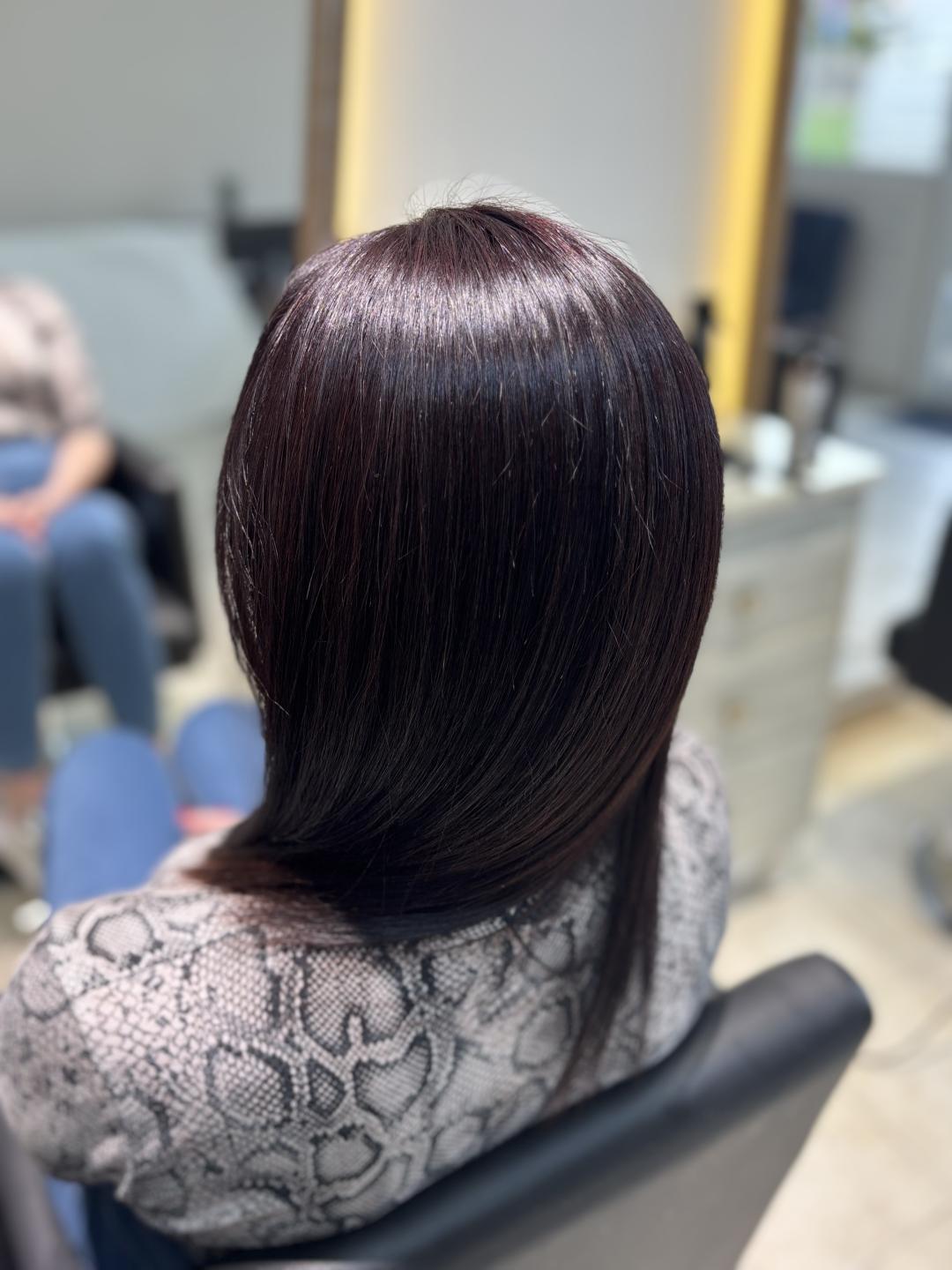 Uslužno farbanje izrastka - Atelier Kat, Beograd Farbanje kose Frizerski saloni Farbanje kose, Beograd, Mirijevo