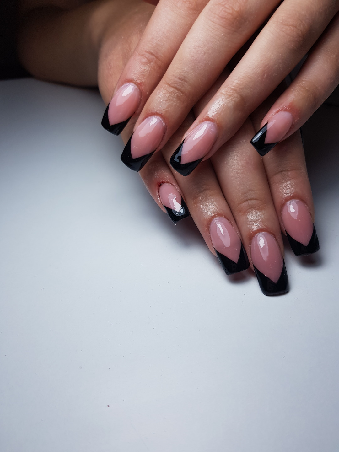 Ena beauty studio #nis Izlivanje noktiju Korekcija M duzine