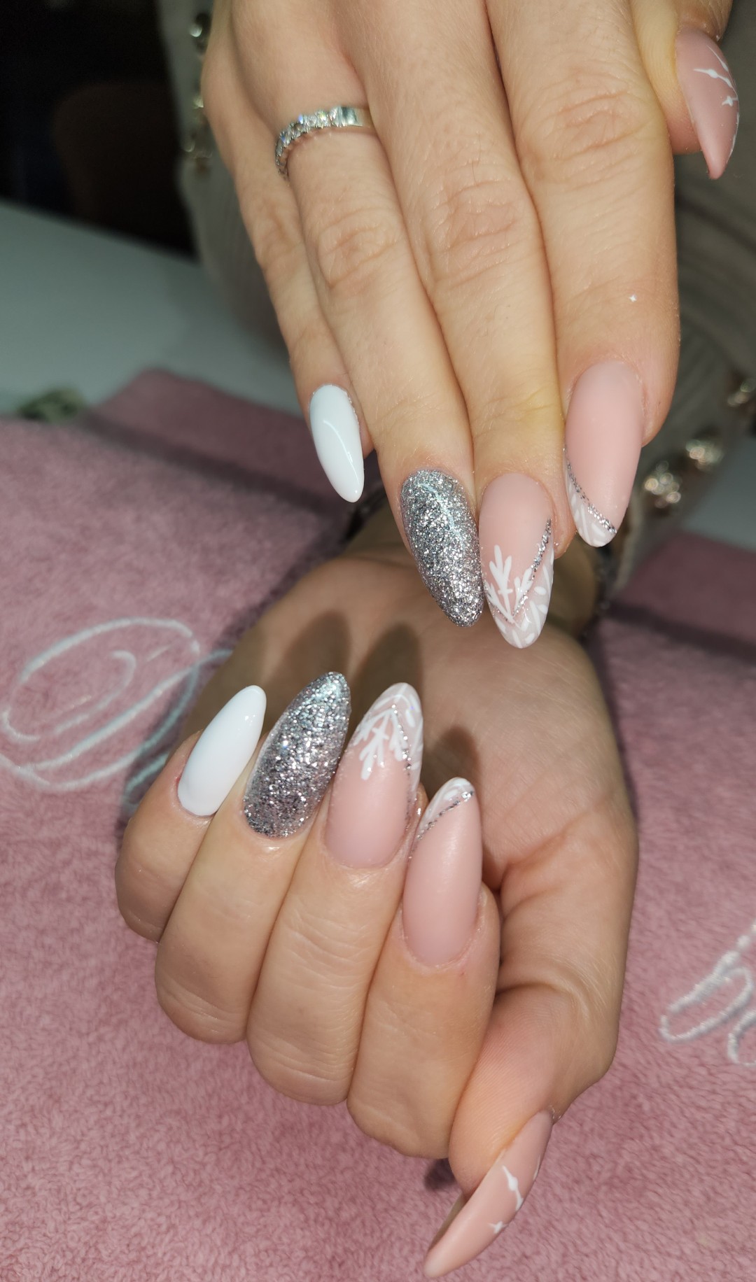 Diamond beauty #beograd Ojačavanje noktiju Ojačavanje noktiju gelom / korekcija - M dužina