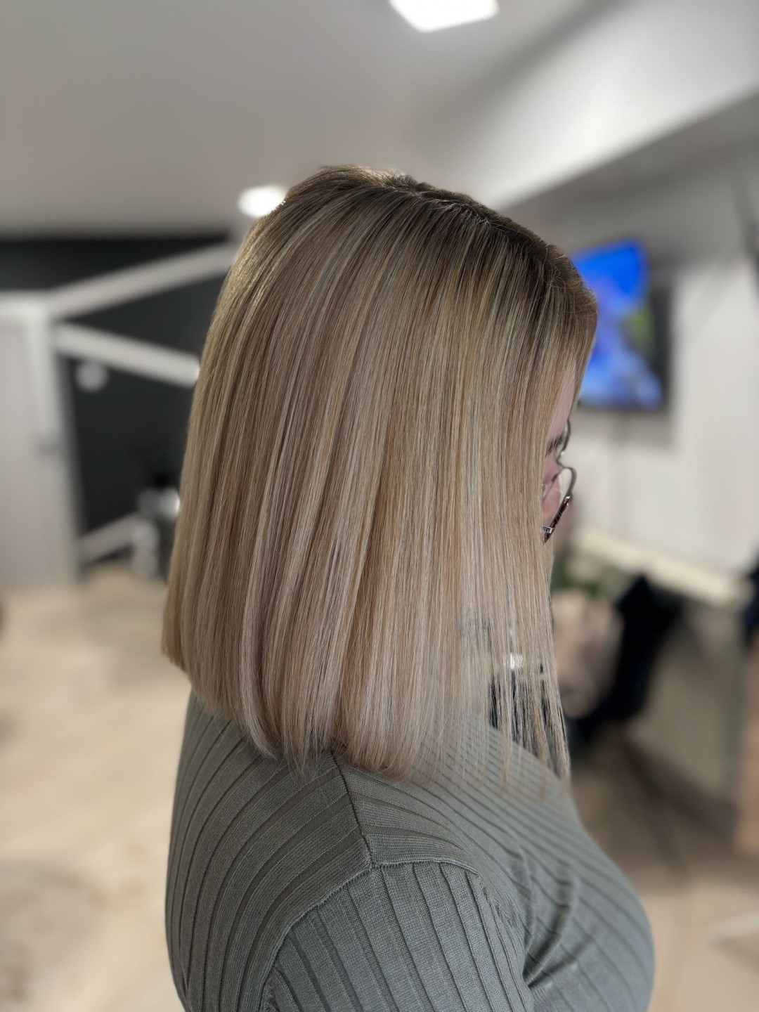 Studio Adore #novisad Pramenovi Pramenovi na foliju + šišanje + feniranje - kosa srednje dužine