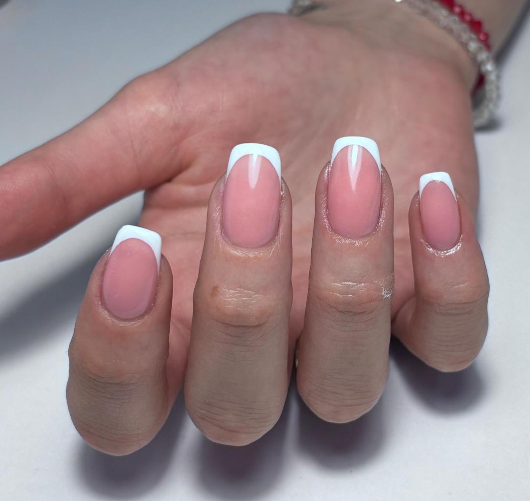 Korekcija noktiju gel boja ili frenc + aparatni manikir - S dužina - Butik Lepote, Beograd Korekcija noktiju Nokti Korekcija noktiju, Beograd, Vukov spomenik, Đeram