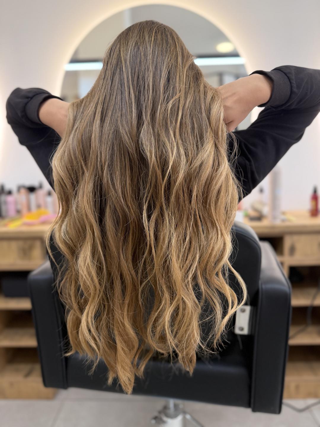 Feniranje na talase - ekstra duga kosa - Studio Eleven Ladies&Gentlemen, Beograd Feniranje i stilizovanje Frizerski saloni Feniranje i stilizovanje, Beograd, Zvezdara