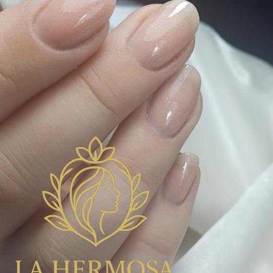 La Hermosa Beauty Studio #beograd Ojačavanje noktiju Ojačavanje prirodnih noktiju gelom