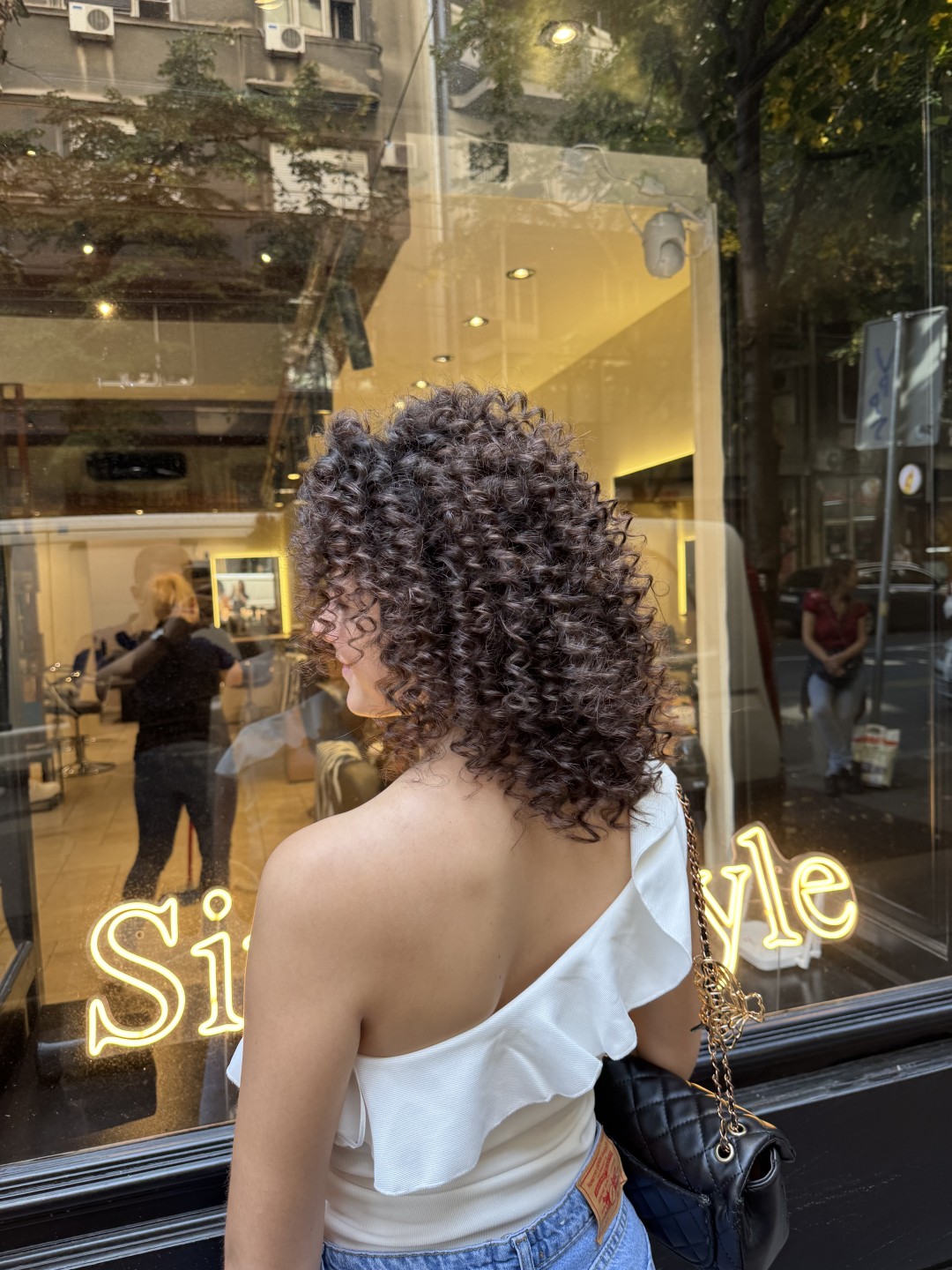 Sip&Style #beograd Uvijanje, lokne i talasi Afro lokne + pranje kose - duga kosa