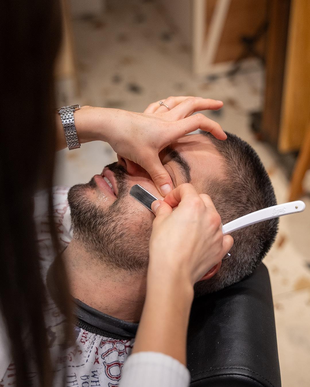 Sređivanje brade - Blok Barber Shop, Beograd Berberin Muški frizeri Berberin, Beograd, Novi Beograd blokovi, Belville, Savski kej