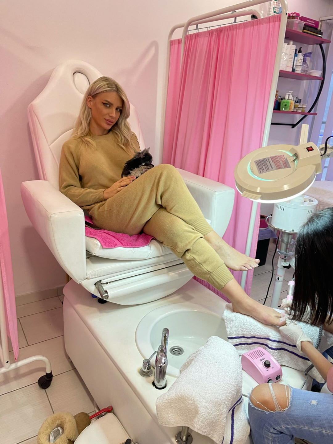 Estetski pedikir + gel lak - za dame - Plavi Anđeo, Beograd Estetski pedikir Nokti Estetski pedikir, Beograd, Dušanovac, Šumice