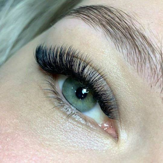 Right Beauty #beograd Nadogradnja trepavica Nadogradnja trepavica - ruski volumen 5D - 8D