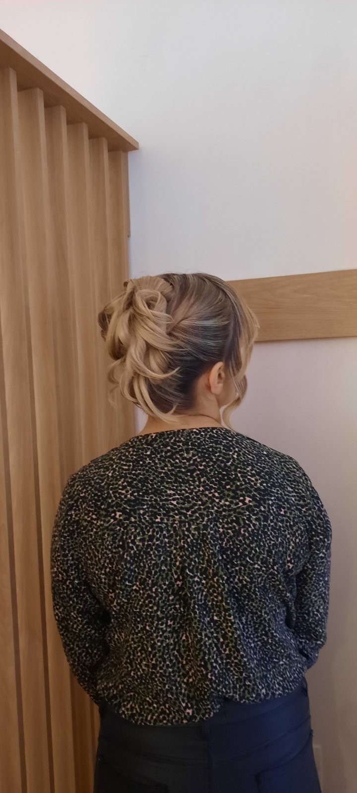 Svečana frizura - složena - Mstyle3, Beograd Svečane i frizure za svadbu Frizerski saloni Svečane i frizure za svadbu, Beograd, Zemun Centar