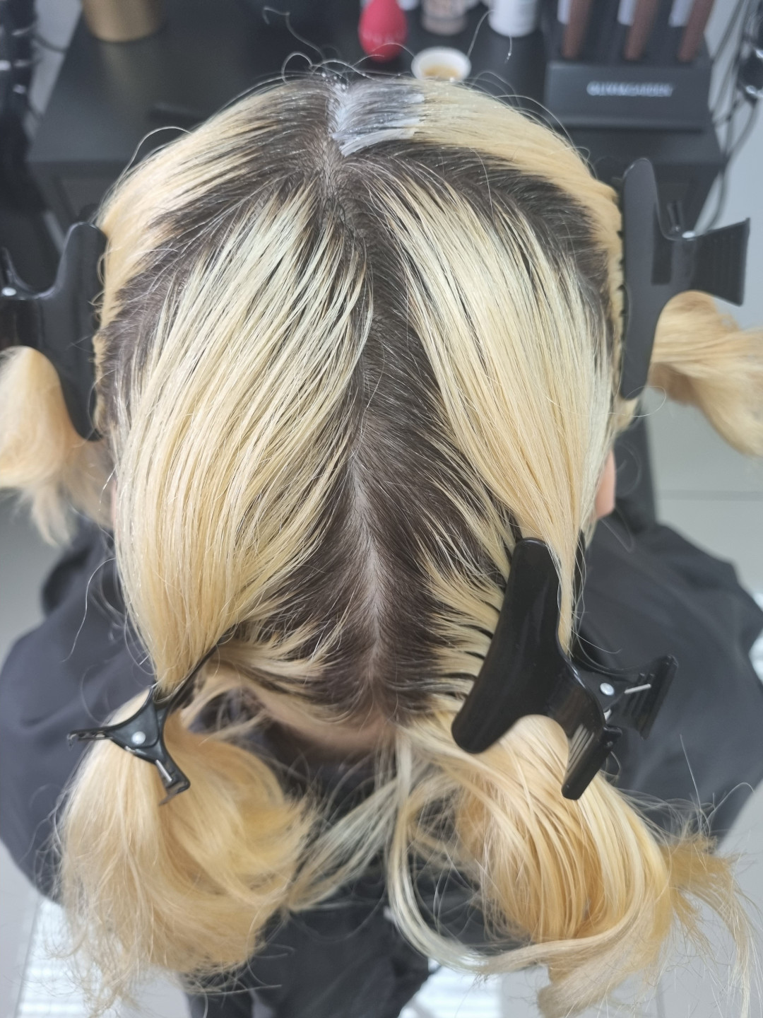 Farbanje izrastka - sve dužine kose - GM Beauty studio, Beograd Farbanje kose Frizerski saloni Farbanje kose, Beograd, Banovo brdo