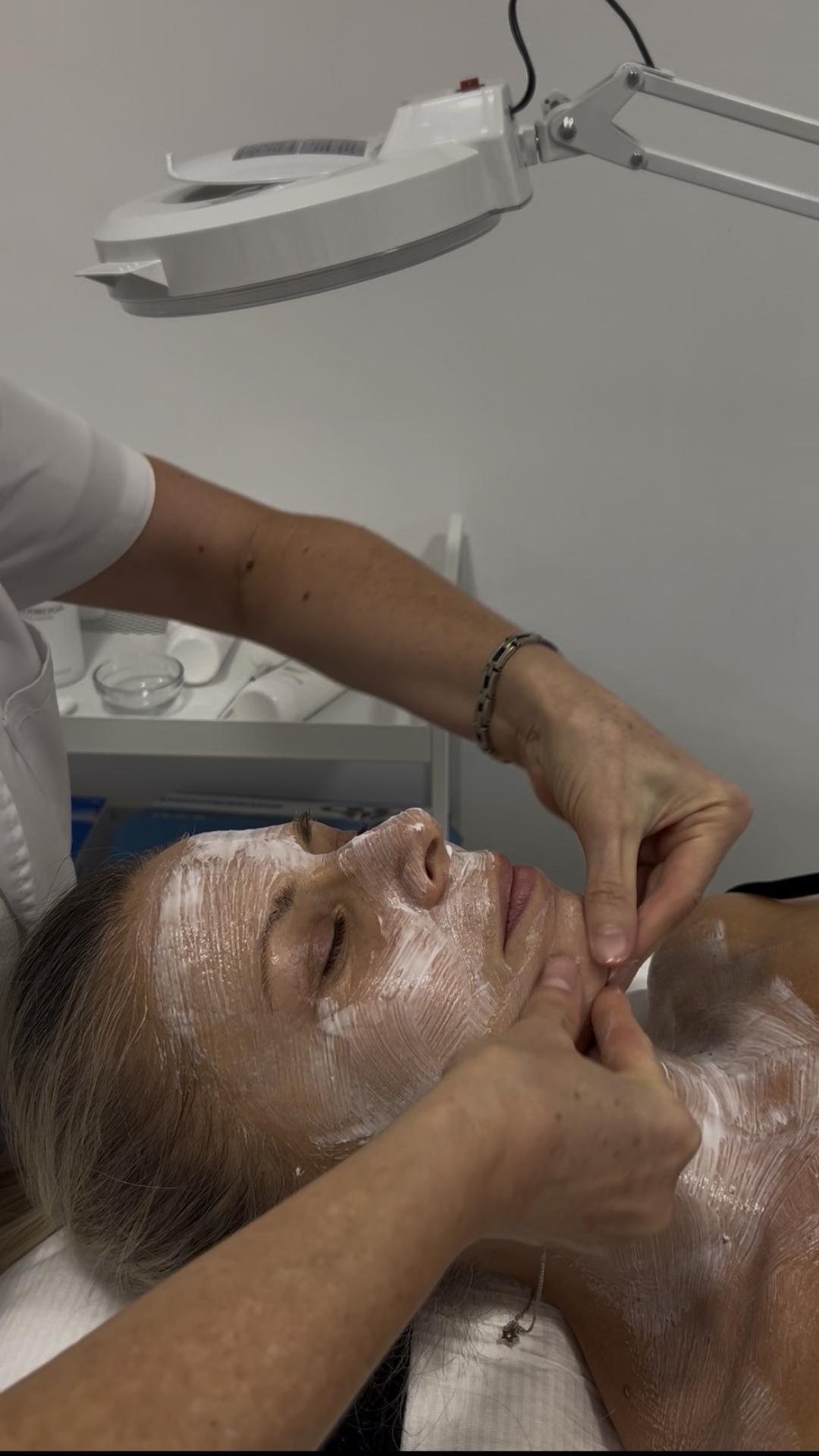 Biodroga skin rejuvenating tretman - Sandra estetik studio, Beograd Tretman lica Lice Tretman lica, Beograd, Banovo brdo