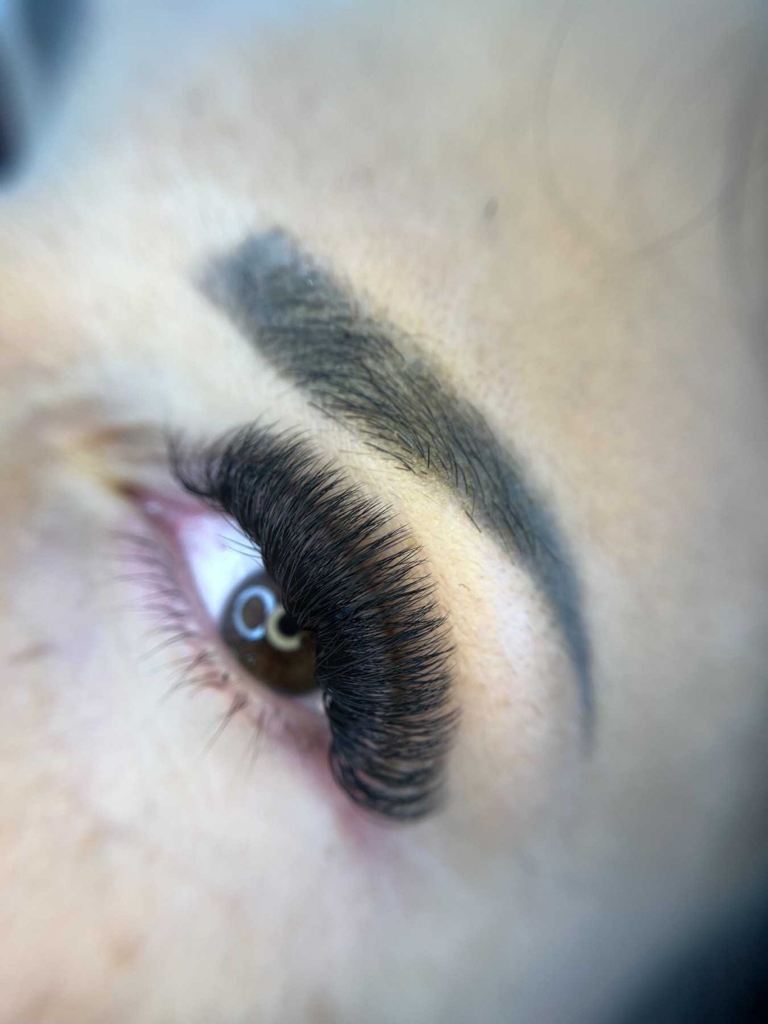 Ashanti Beauty Salon & Academy #beograd Nadogradnja trepavica Nadogradnja svilenih trepavica - ruski volumen 4 / 8D