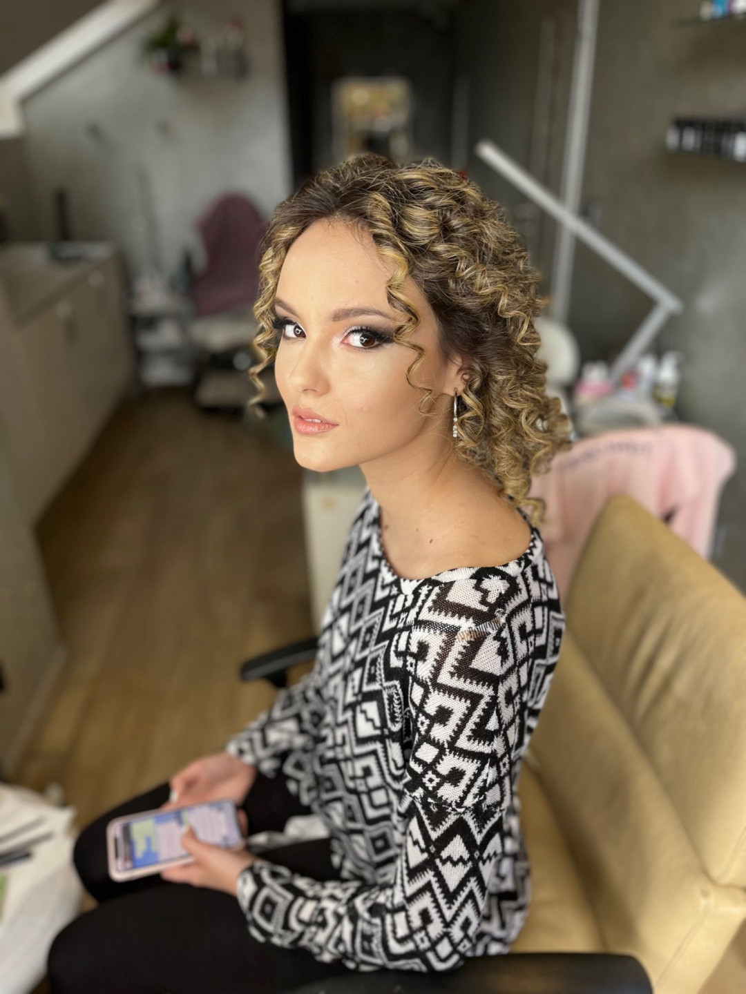 Bibi beauty centar #beograd Make-up / šminkanje Profesionalno šminkanje + veštačke trepavice + svečana frizura