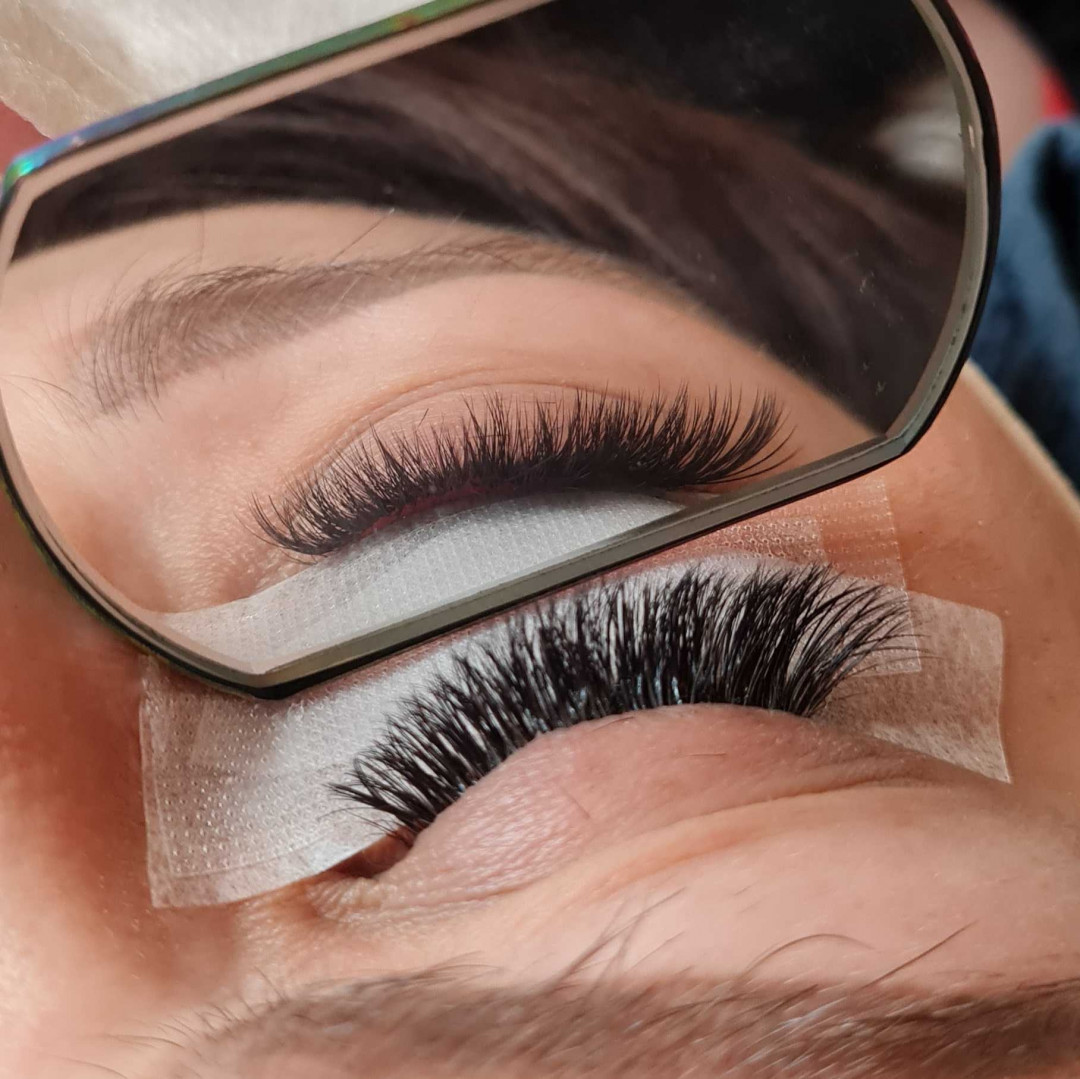 Right Beauty #beograd Nadogradnja trepavica Nadogradnja trepavica - ruski volumen 5D - 8D