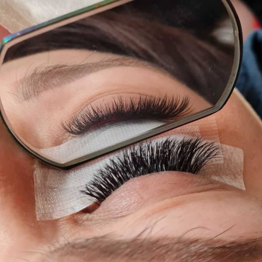 Right Beauty #beograd Nadogradnja trepavica Nadogradnja trepavica - ruski volumen 5D - 8D