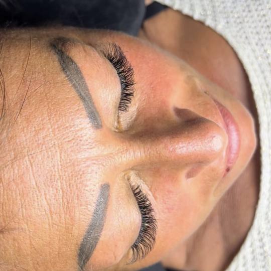 Nini beauty studio #beograd Nadogradnja trepavica Nadogradnja trepavica - mix metoda