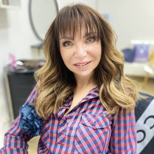 Lovely Style #beograd Farbanje kose Farbanje izrastka + feniranje - sve dužine kose Frizerski salon