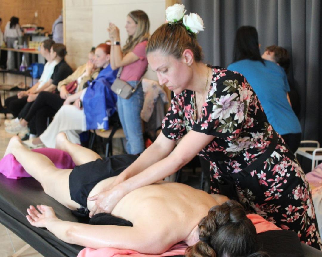 Opuštajuća oaza Havaja masaža celog tela - 60 minuta - Hathor, Niš Masaža za opuštanje / relax / antistres Masaža Masaža za opuštanje / relax / antistres, Niš, Medijana