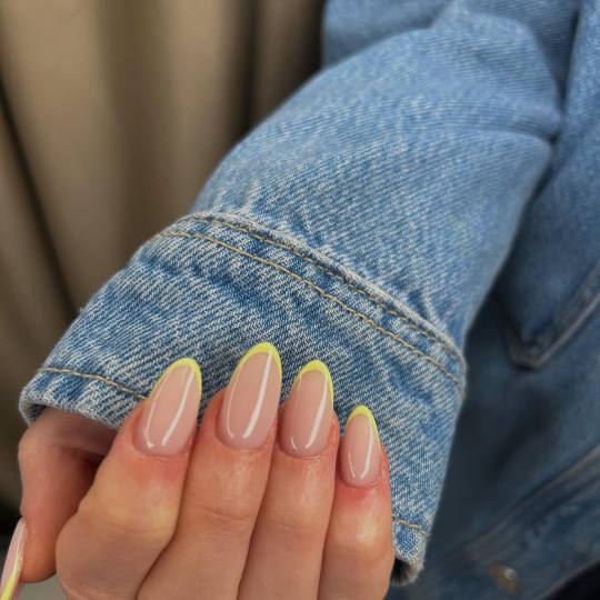MN Beauty studio #beograd Ojačavanje noktiju Korekcija noktiju / ojačavanje noktiju / rubber baza