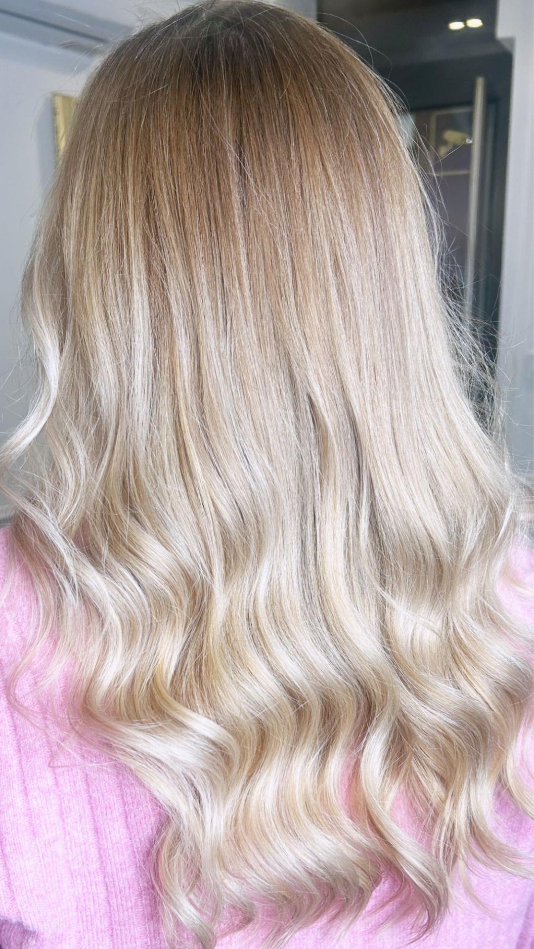 Esthetique Privé #beograd Ombre, sombre, balayage Balayage + Preliv +Feniranje + Šišanje +Black Caviar tretman