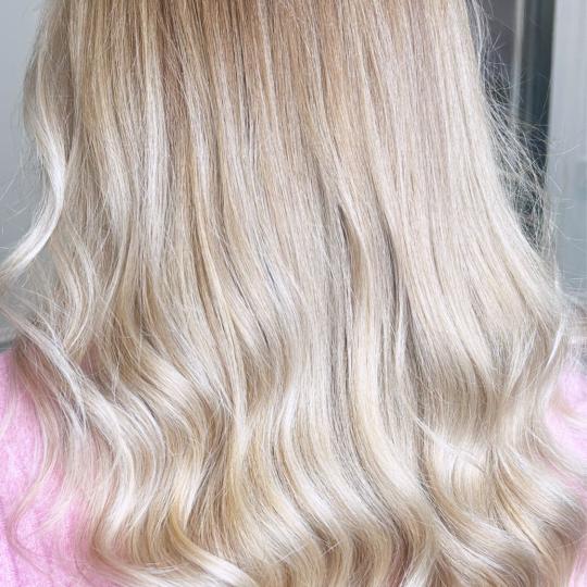 Esthetique Privé #beograd Ombre, sombre, balayage Balayage + Preliv +Feniranje + Šišanje +Black C