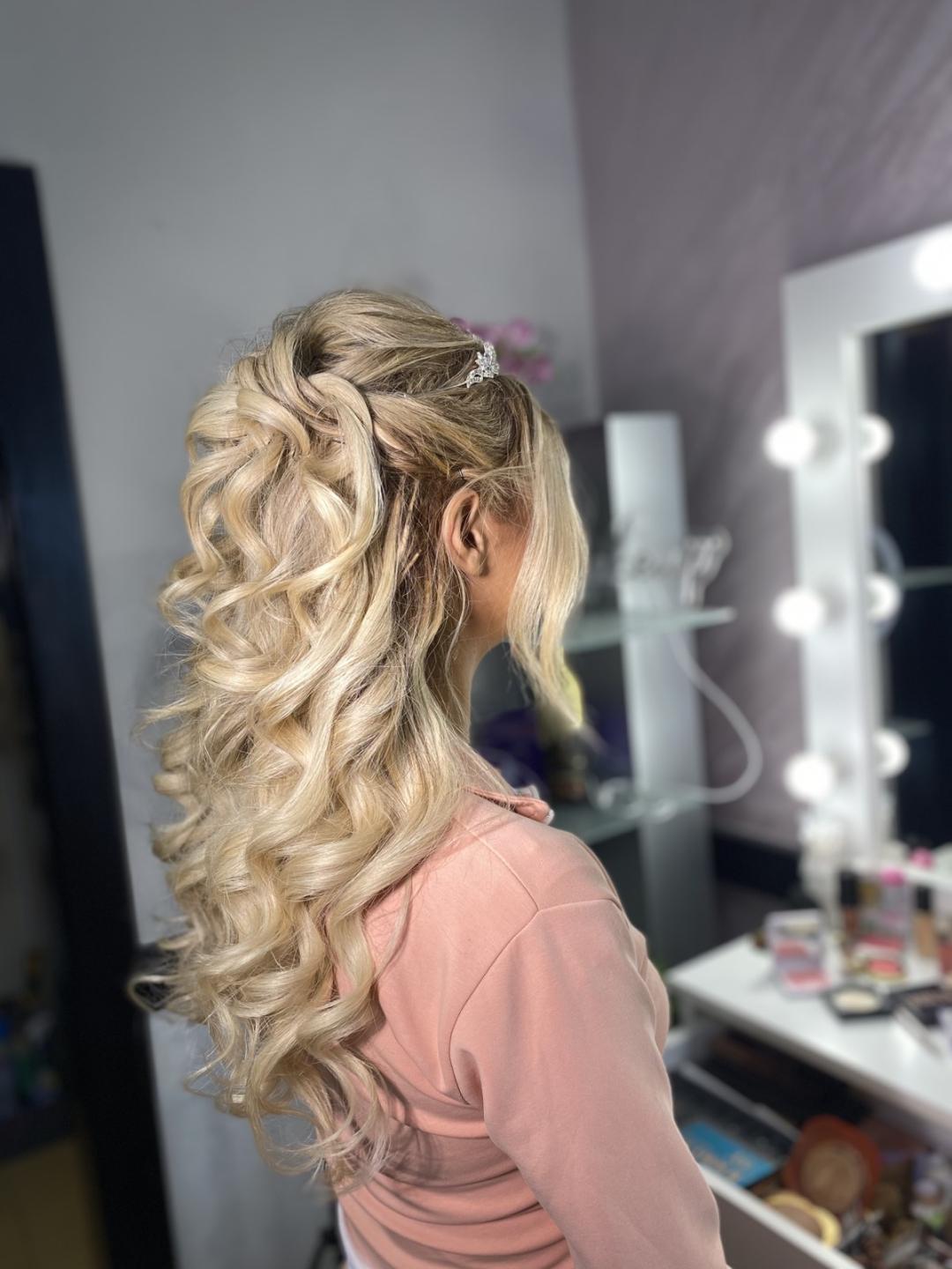 Svečana frizura - duga kosa - Beauty studio S, Novi Sad Svečane i frizure za svadbu Frizerski saloni Svečane i frizure za svadbu, Novi Sad, Rotkvarija, Podbara, Salajka