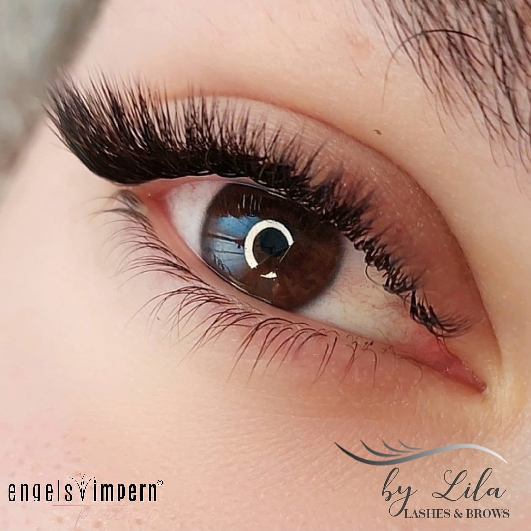 Studio Lila #beograd Nadogradnja trepavica Nadogradnja svilenih trepavica - volumen 4D / 6D
