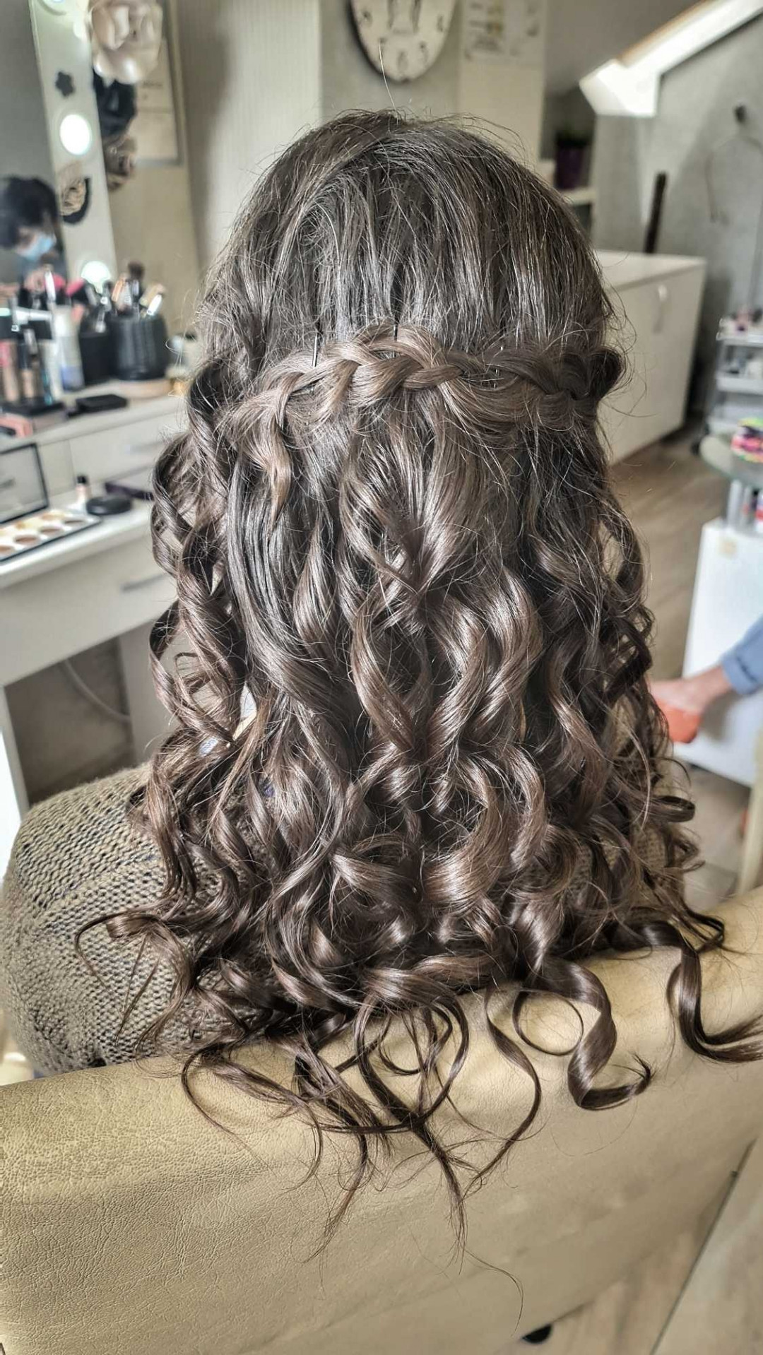 Bibi beauty centar #beograd Svečane i frizure za svadbu Svečana frizura - kosa srednje dužine