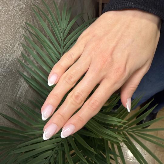 Beauty room Zvezdara #beograd Lakiranje noktiju French - dodatak uz uslugu Lakiranje noktiju
